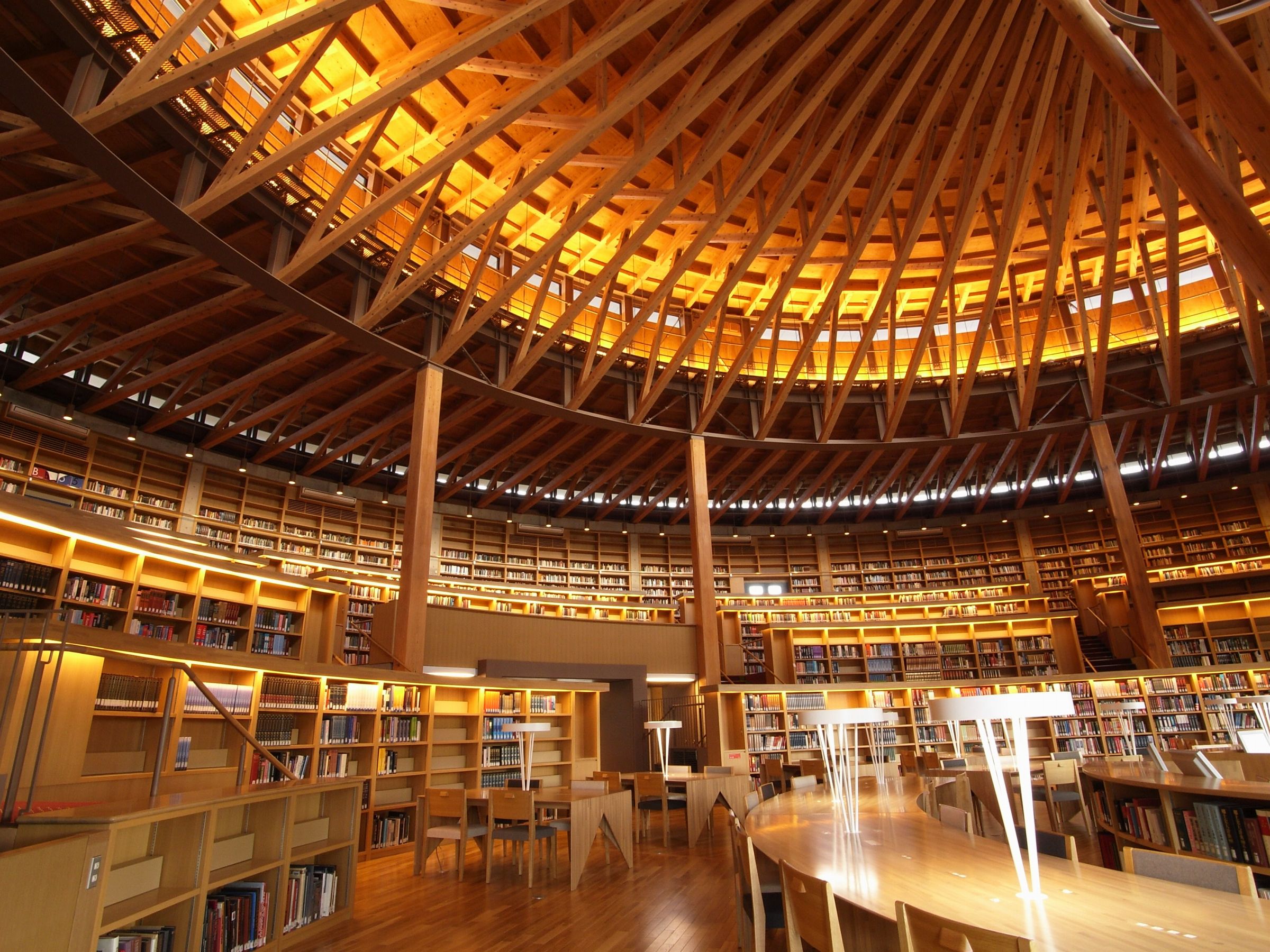 秋田県立国際教養大学中嶋記念図書館の写真