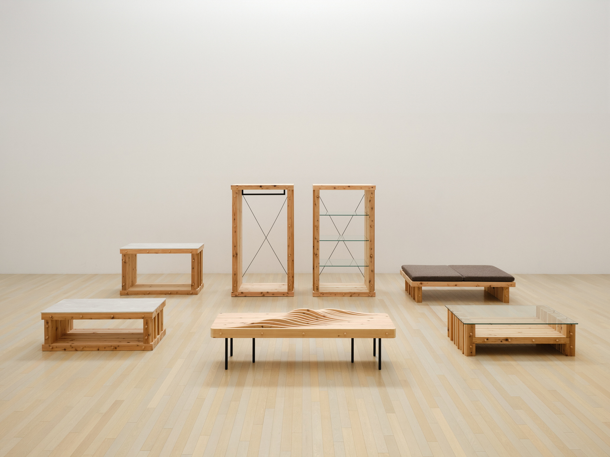 秋田杉で作られた家具の写真